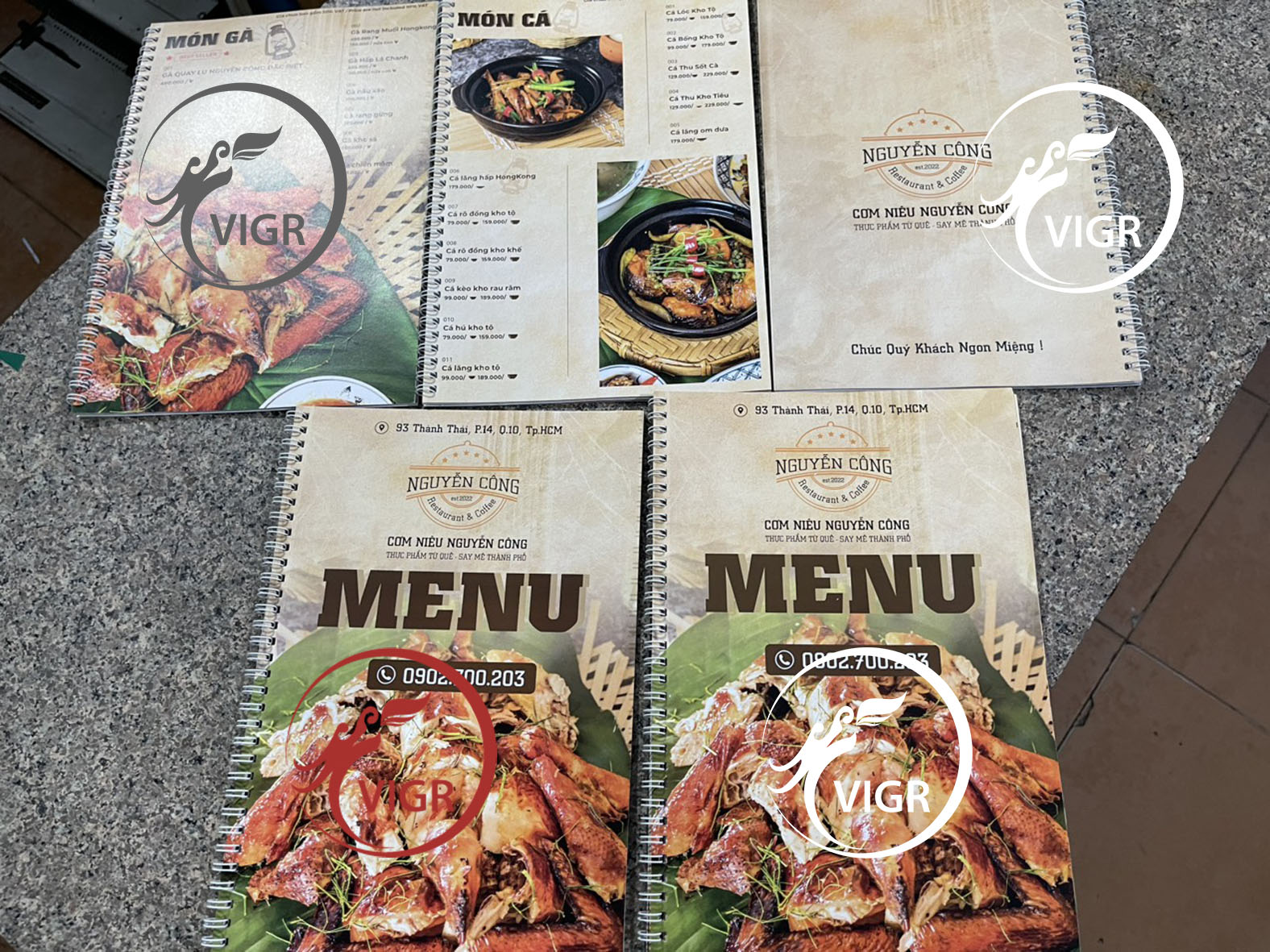 Menu nhà hàng đóng cuốn