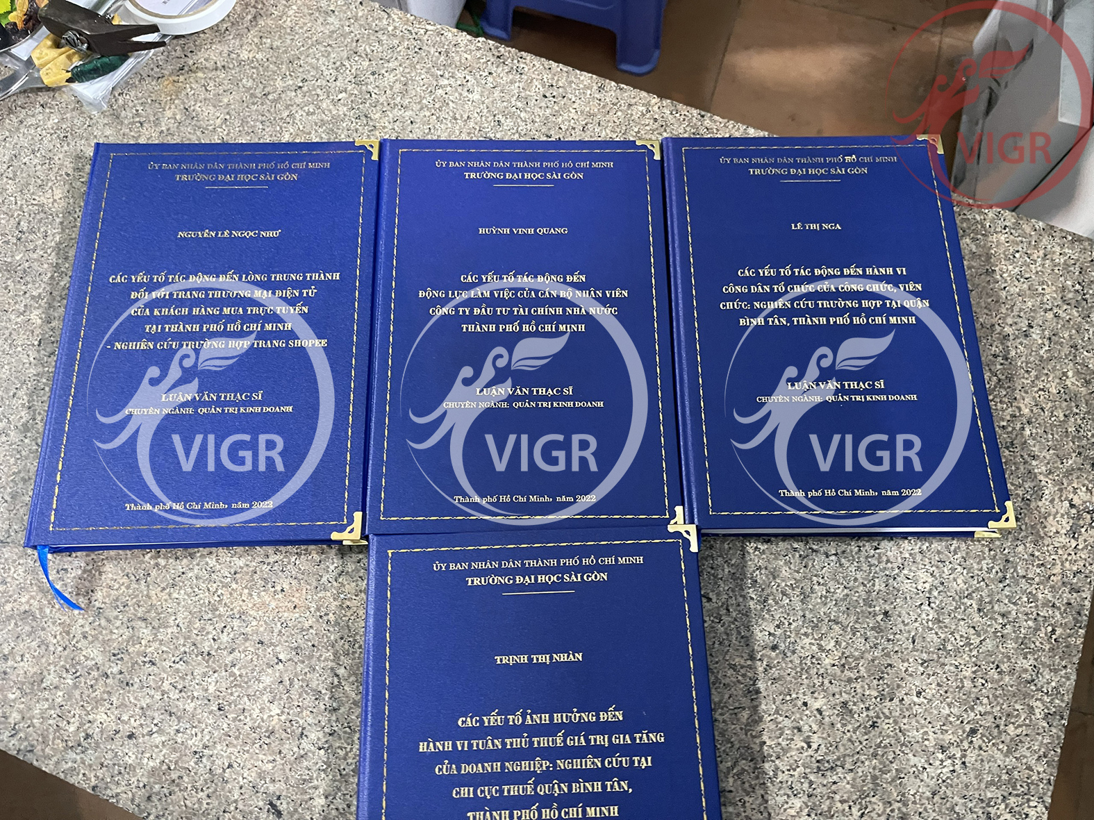 Bìa mạ vàng Đại Học Sài Gòn